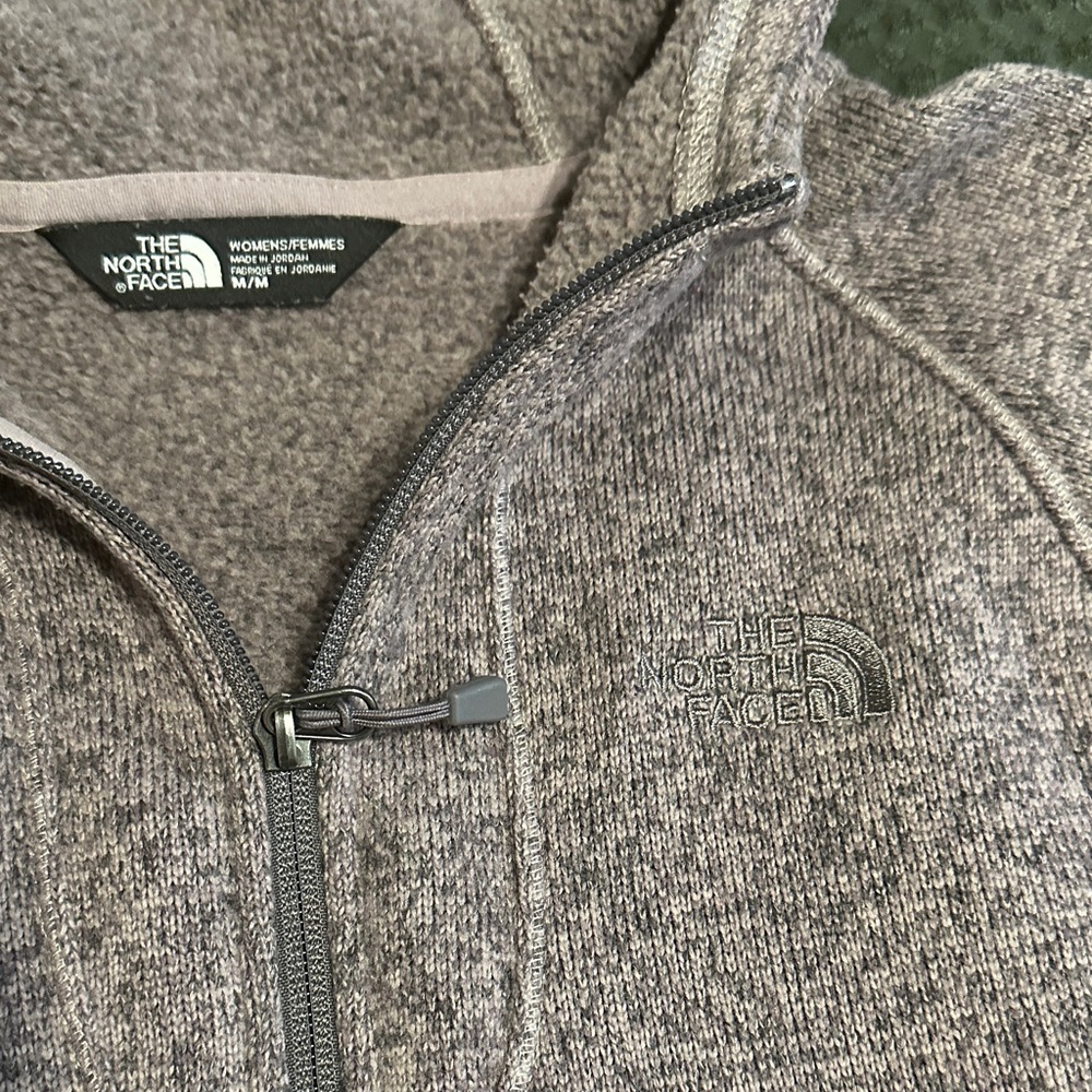 The North Face Heathered Lilac 1/4 Zip Hooded Fleece with front pocket.